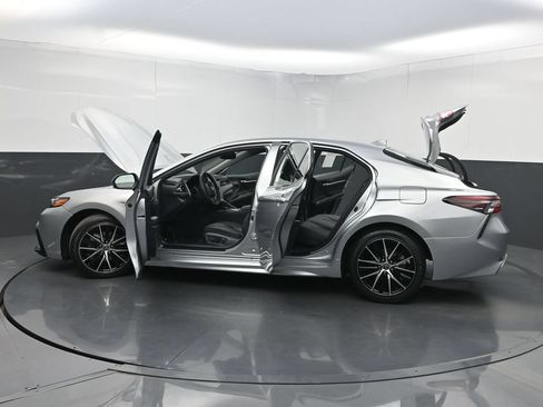Used 2022 Toyota Camry SE w/ Convenience Package FWD image 36