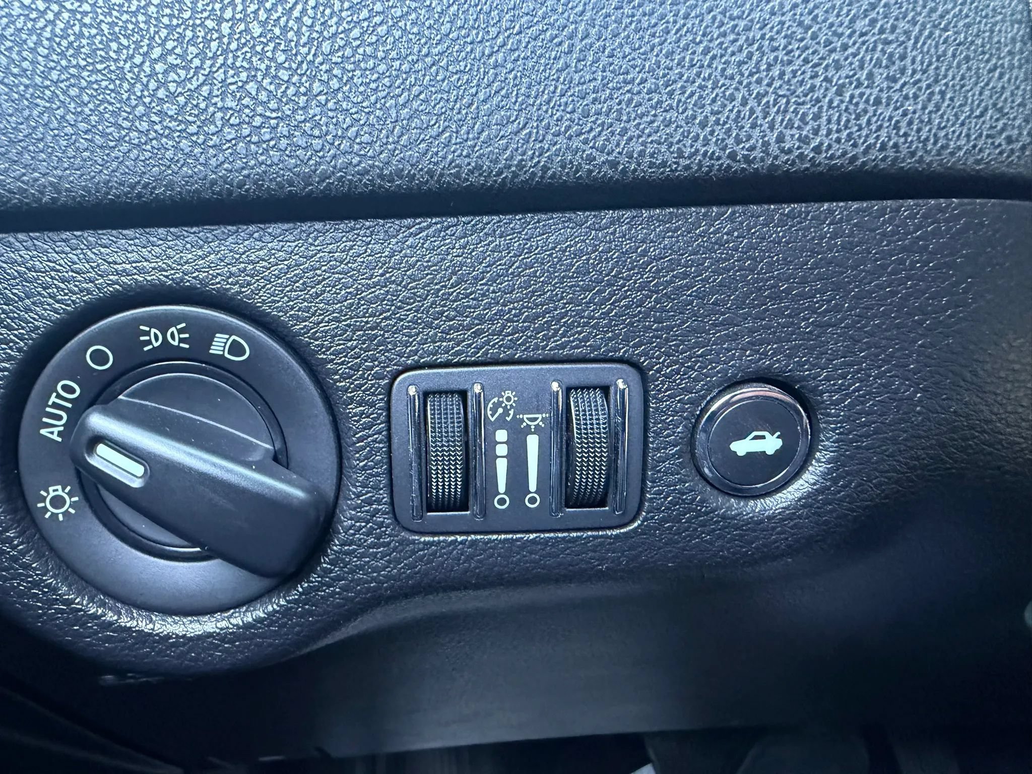 Used 2021 Dodge Charger SXT w/ Leather Interior Group RWD image 16