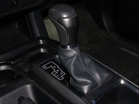 Used 2017 Toyota Tacoma TRD Off-Road w/ Tow Package (A/T) image 14