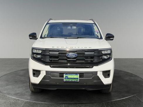Used 2025 Ford Expedition Active AWD/4WD image 2