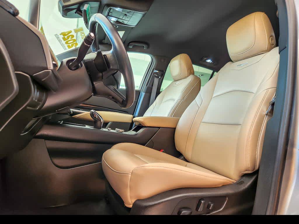 Used 2024 Cadillac XT4 Luxury w/ Cold Weather Package AWD/4WD image 9