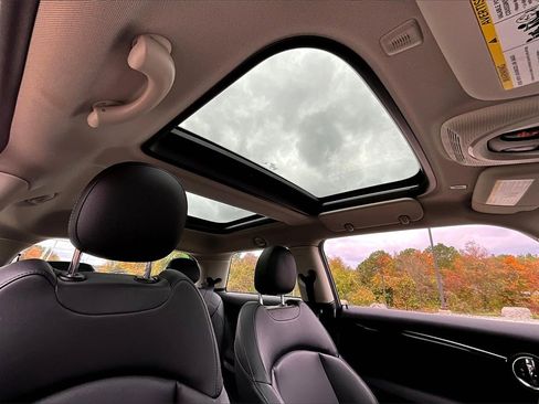 Used 2019 MINI Cooper S image 16