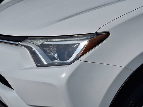 Used 2018 Toyota RAV4 XLE w/ Plus Extra Value Package AWD/4WD image 9