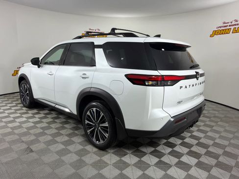 New 2026 Nissan Pathfinder Platinum image 3