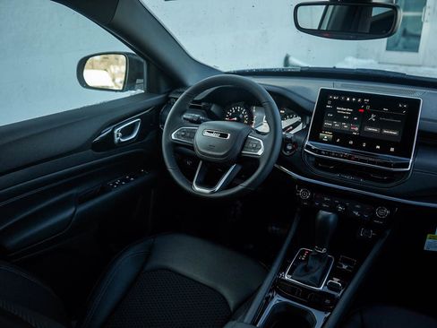 New 2026 Jeep Compass Latitude image 15