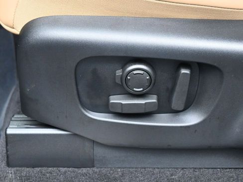 Used 2026 Land Rover Discovery Limited Edition image 12