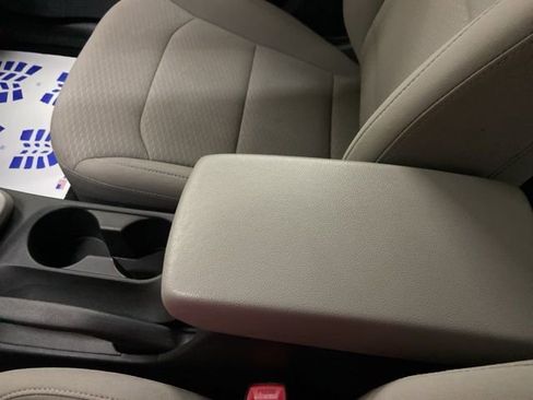 Used 2019 Hyundai Elantra SE image 36