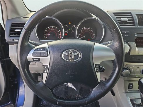 Used 2012 Toyota Highlander SE image 25