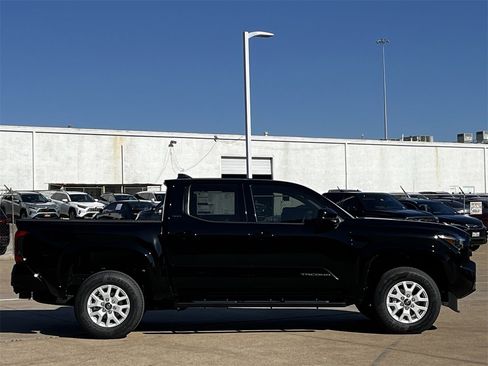 New 2025 Toyota Tacoma SR5 image 3