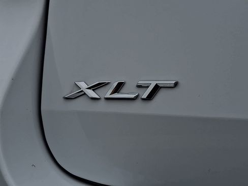 Used 2021 Ford Explorer XLT w/ Equipment Group 202A AWD/4WD image 33