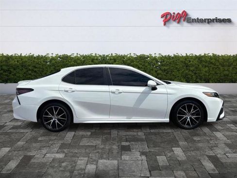 Used 2024 Toyota Camry SE FWD image 7