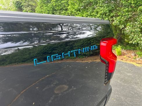 Used 2025 Ford F150 Lightning Platinum image 12