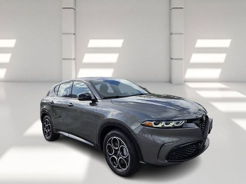 Used 2025 Alfa Romeo Tonale w/ Premium Package image 2