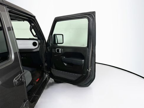 Used 2024 Jeep Wrangler Unlimited w/ Convenience Group AWD/4WD image 30