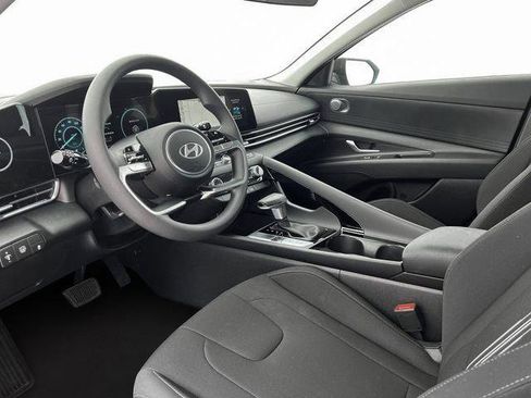 New 2025 Hyundai Elantra Hybrid FWD image 14