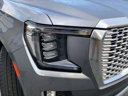 Used 2021 GMC Yukon Denali w/ Denali Premium Package image 25
