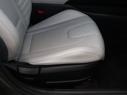 Used 2024 Hyundai Elantra Limited FWD image 17