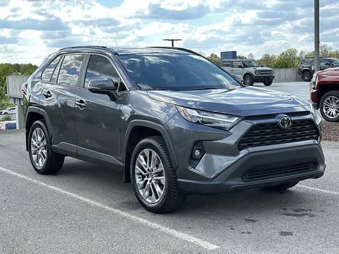 Used 2022 Toyota RAV4 XLE Premium AWD/4WD image 29
