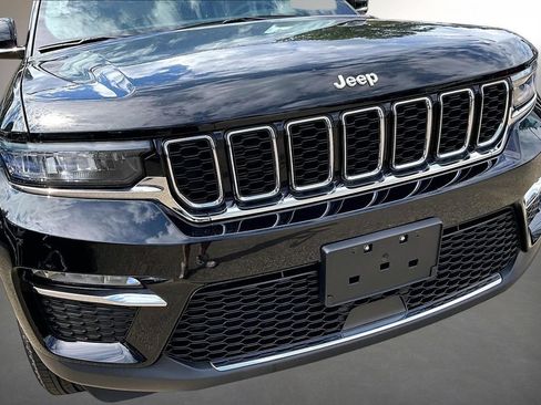 Used 2023 Jeep Grand Cherokee Limited AWD/4WD image 32