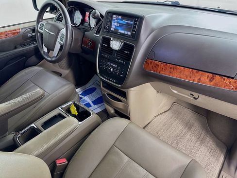 Used 2016 Chrysler Town & Country Touring w/ Driver Convenience Group FWD image 35
