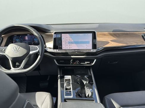 Used 2025 Volkswagen Atlas SE image 22