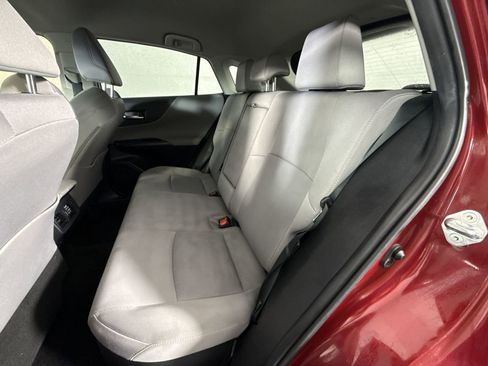 Used 2022 Toyota Venza LE image 27