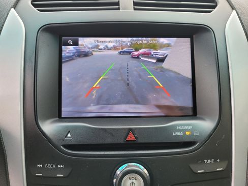 Used 2013 Ford Explorer XLT image 23