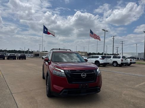 Certified 2023 Nissan Pathfinder SV w/ Lighting Package (N92) FWD image 4