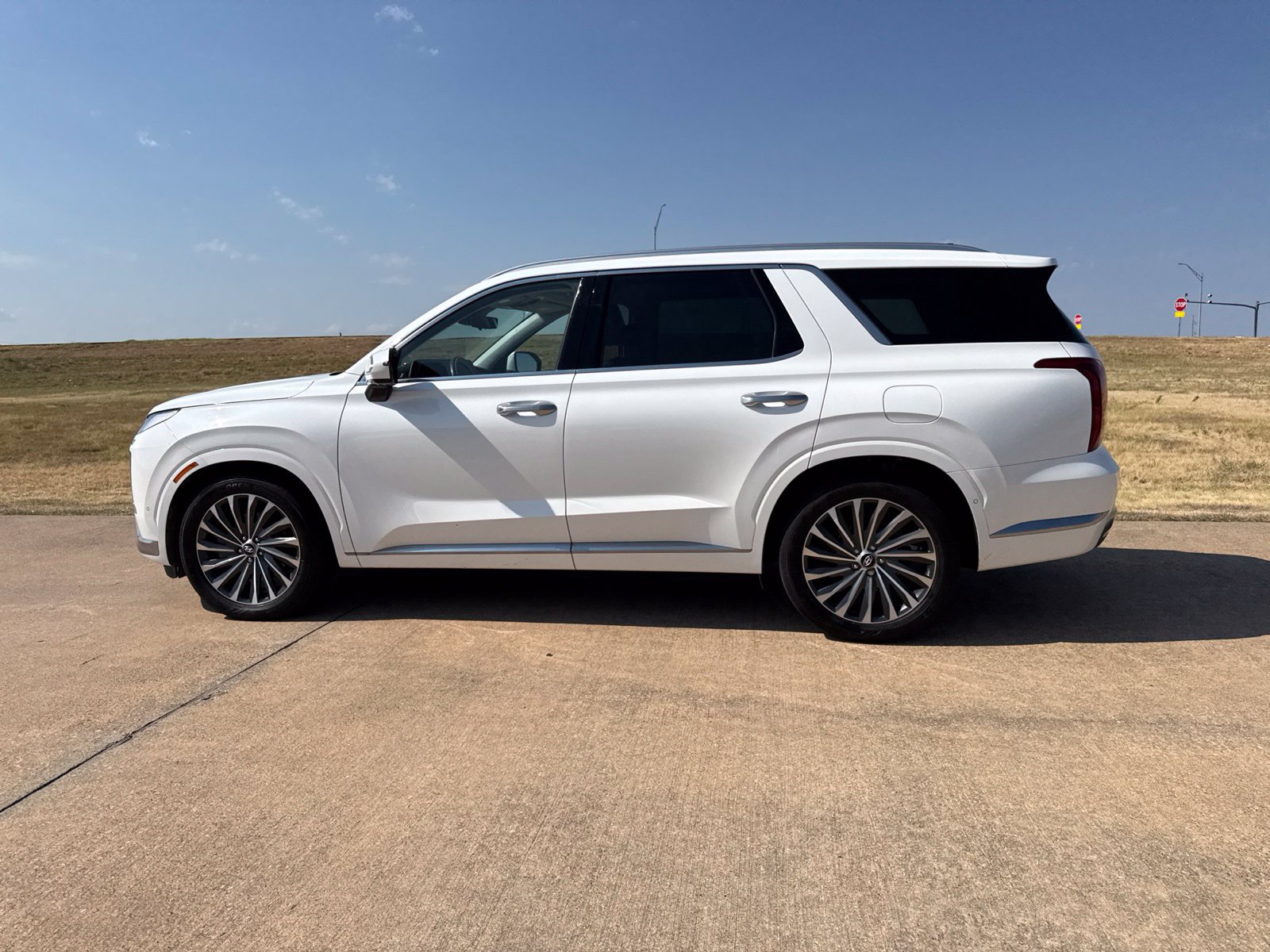 Used 2024 Hyundai Palisade Calligraphy FWD image 14
