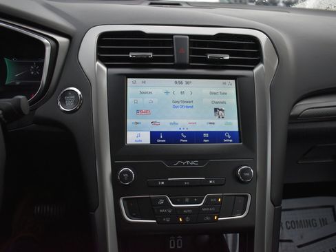 Used 2020 Ford Fusion SE image 26