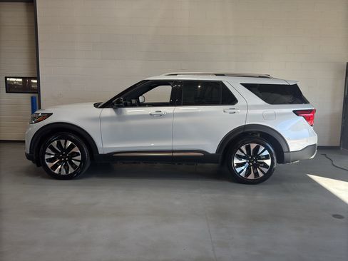 Used 2025 Ford Explorer Platinum w/ LUX Leather Package AWD/4WD image 2