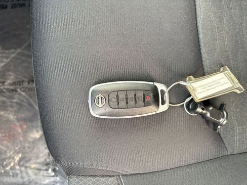 Used 2025 Nissan Pathfinder SV image 22