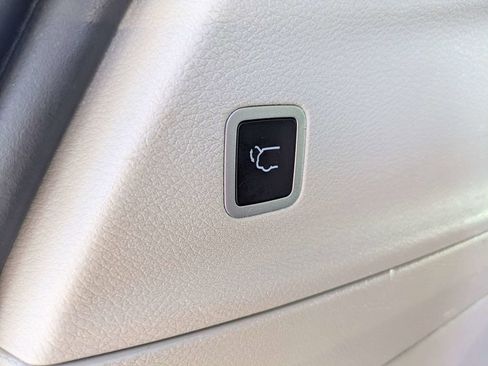 Used 2020 Chrysler Voyager Lxi w/ Cold Weather Group image 16