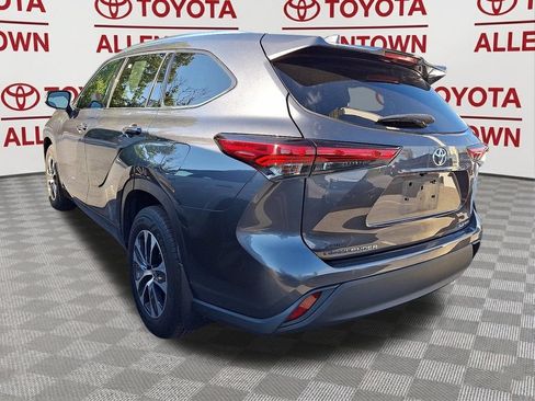 Used 2021 Toyota Highlander XLE AWD/4WD image 4
