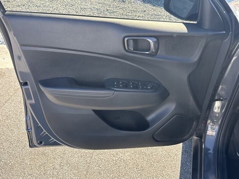 Used 2023 Hyundai Venue Limited w/ Cargo Package image 13