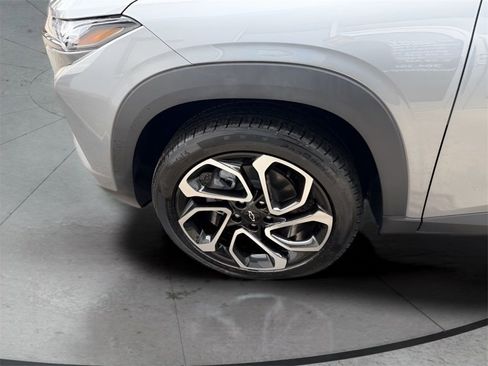 Used 2025 Chevrolet Trax RS w/ Driver Confidence Package image 10