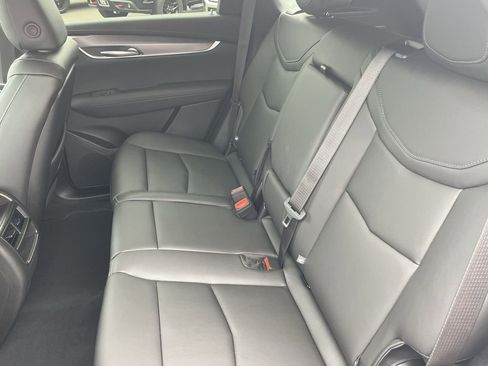 New 2026 Cadillac XT5 Luxury w/ LPO, ONYX Package image 17