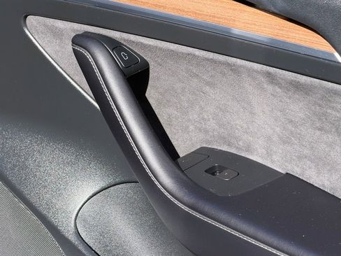 Used 2023 Tesla Model 3 Standard Range image 37