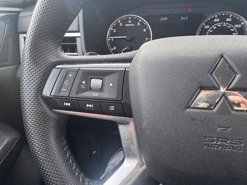 Used 2024 Mitsubishi Outlander SE image 15