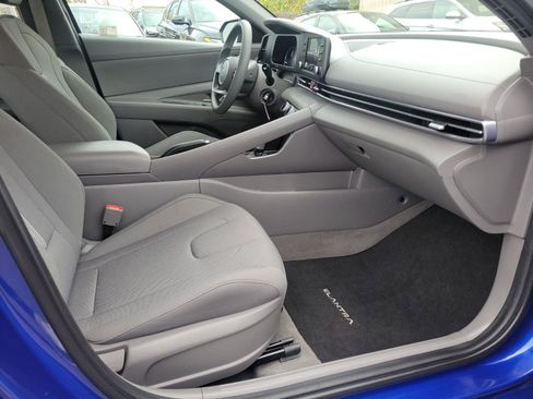 Certified 2025 Hyundai Elantra SE w/ Cargo Package image 11