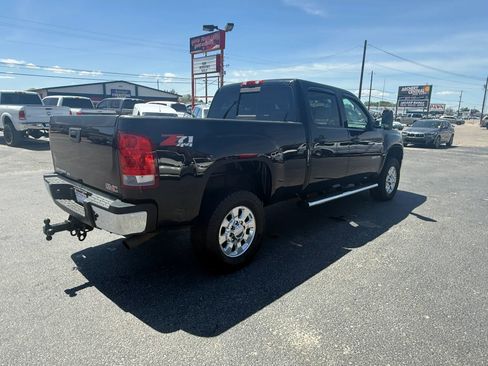 Used 2011 GMC Sierra 2500 SLT w/ Suspension Package, Off-Road AWD/4WD image 6