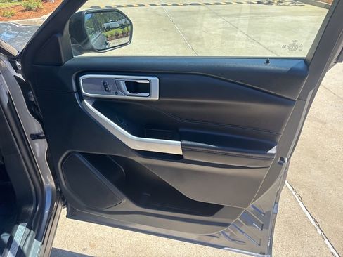 Used 2022 Ford Explorer Limited w/ Equipment Group 301A image 53