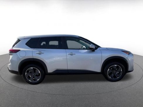 Used 2025 Nissan Rogue SV FWD image 16