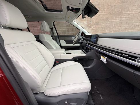 Used 2025 Hyundai Santa Fe Calligraphy image 24