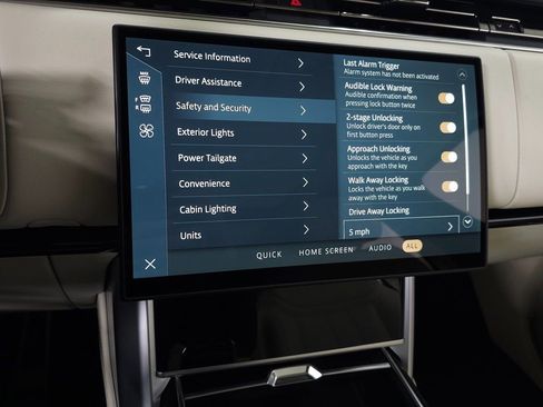 Used 2025 Land Rover Range Rover SE image 27