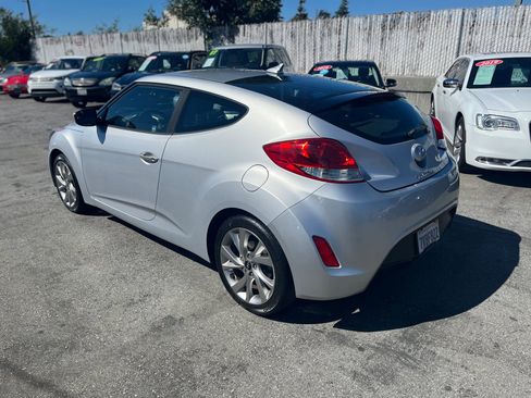 Used 2016 Hyundai Veloster image 4