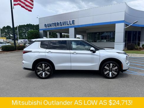 Used 2025 Mitsubishi Outlander SE AWD/4WD image 4
