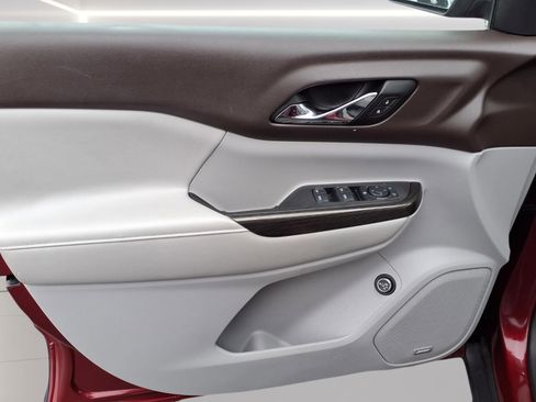 Used 2017 GMC Acadia SLT image 13