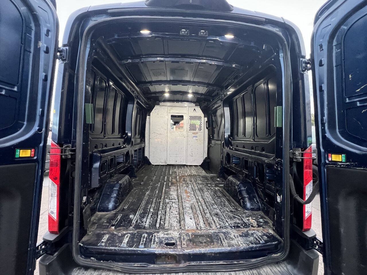 Used 2019 Ford Transit 250 148 Medium Roof RWD image 5