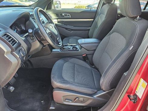 Used 2018 Ford Explorer XLT w/ Equipment Group 201A FWD image 2